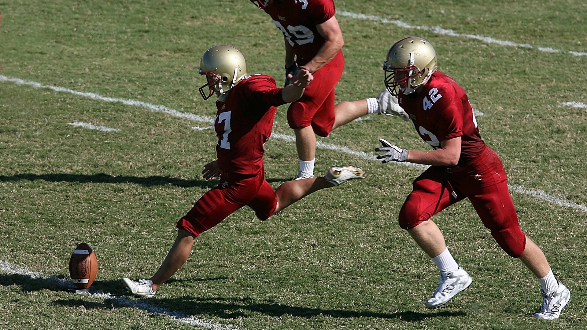 中超争冠形势趋于明朗，上海海港稳居榜首位置